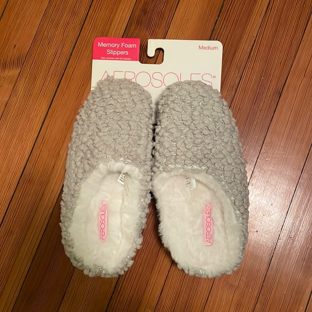 Aerosoles gray and white fuzzy slippers